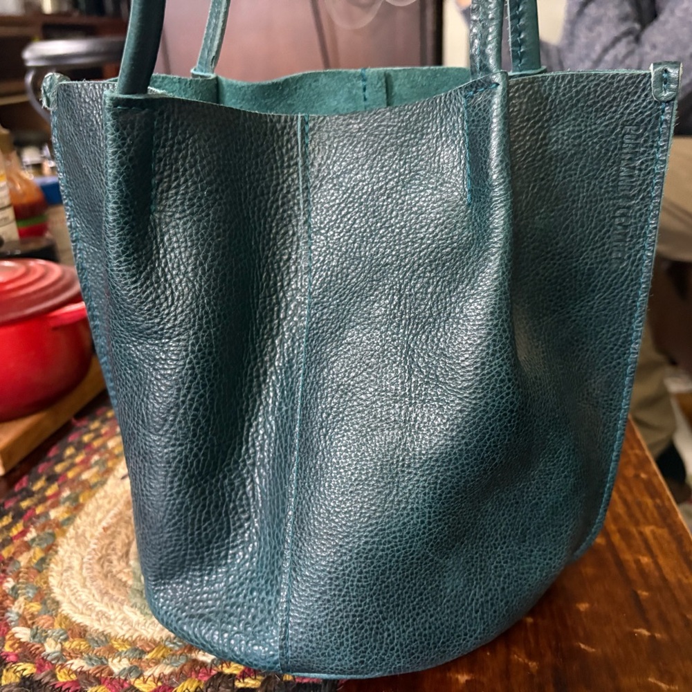 Lagoon Devan - image 1